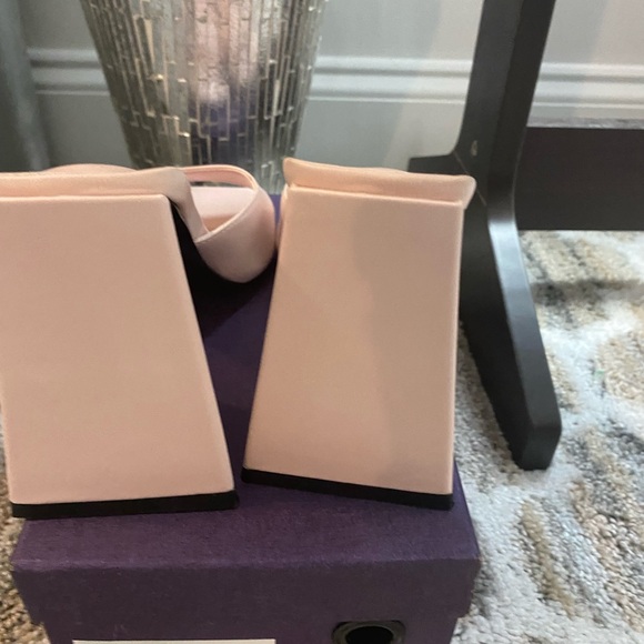 Heels - Picture 3 of 4